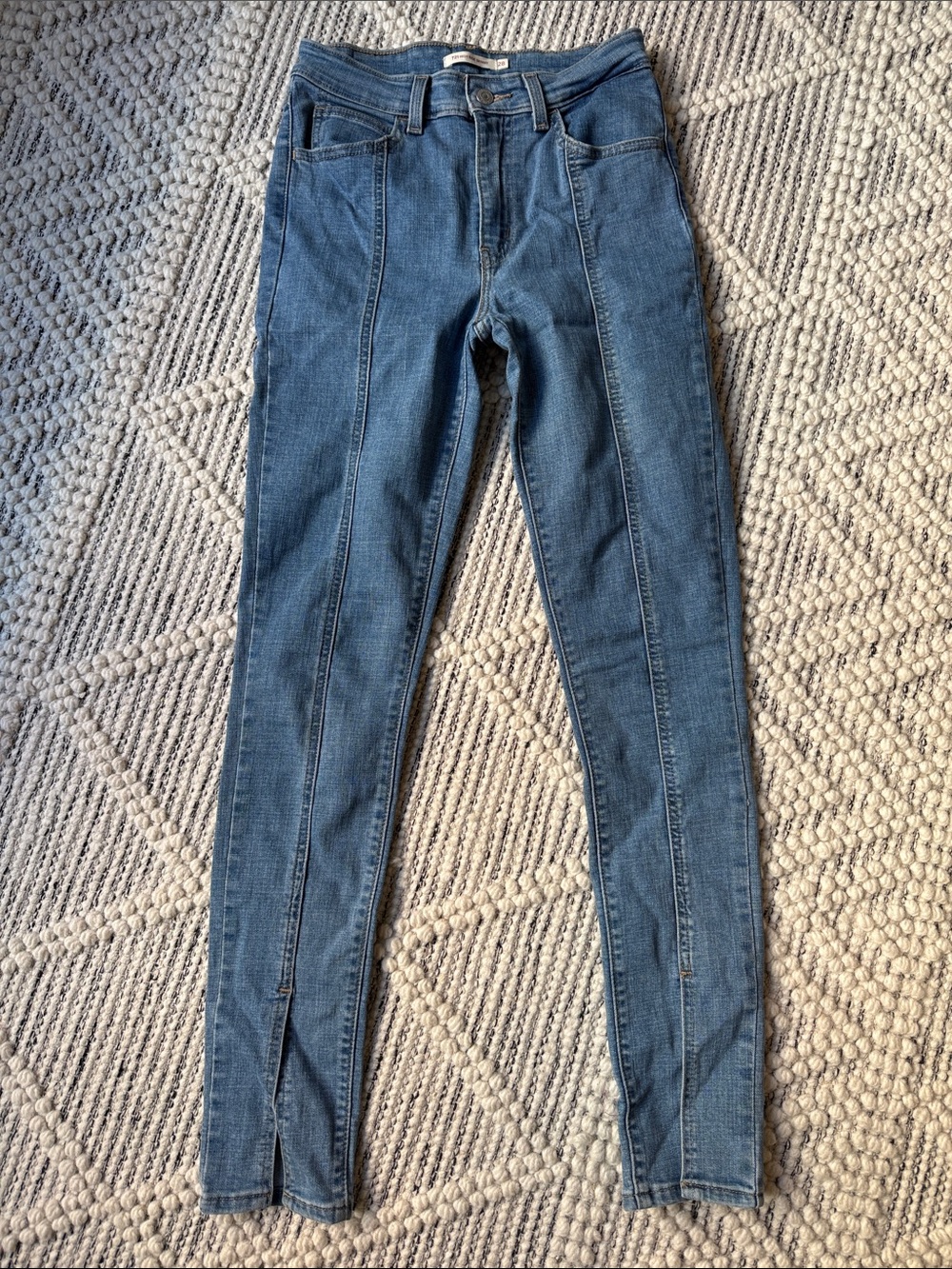 Levi’s Slim High-Rise Skinny Jeans in Medium Blue - 28